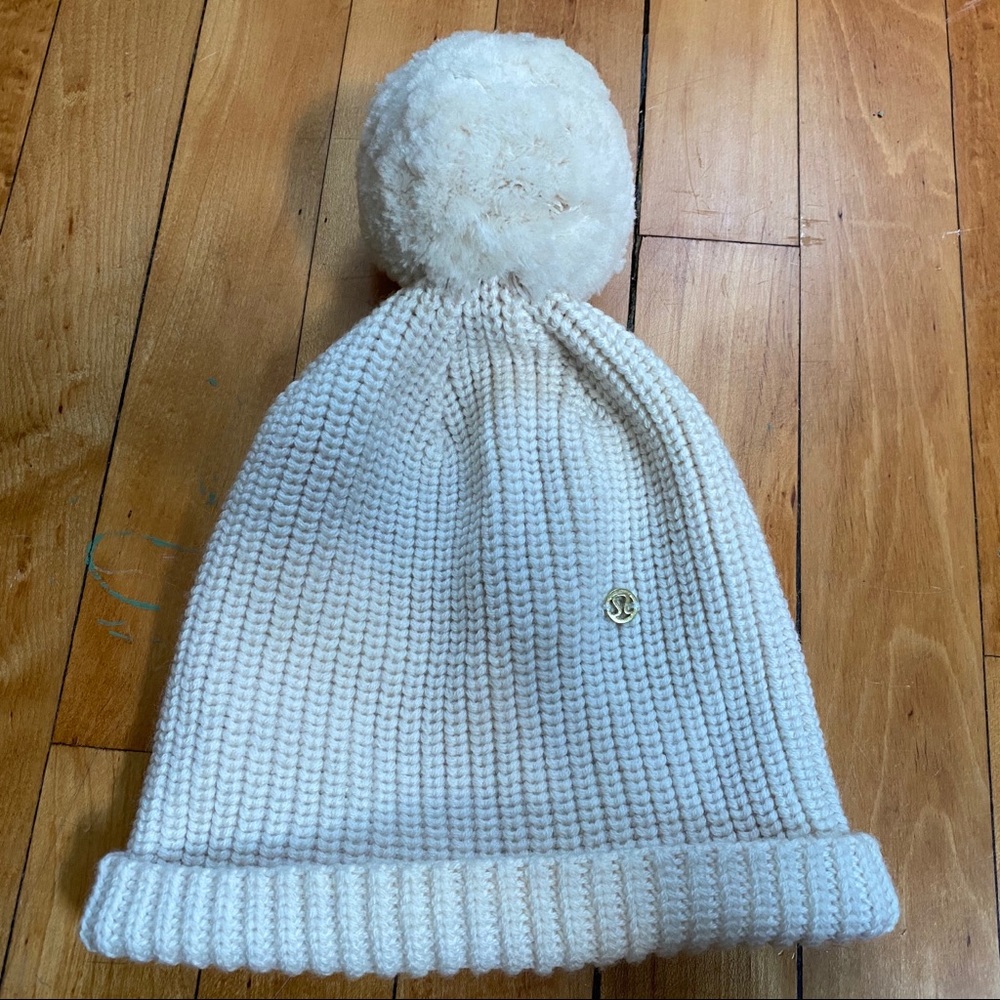 Lululemon White Toque Hat with Pom